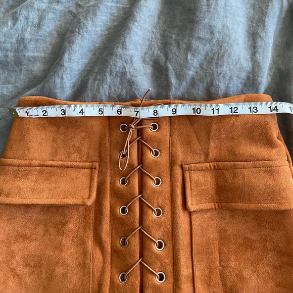 Faux suede lace up mini skirt - Picture 5 of 6